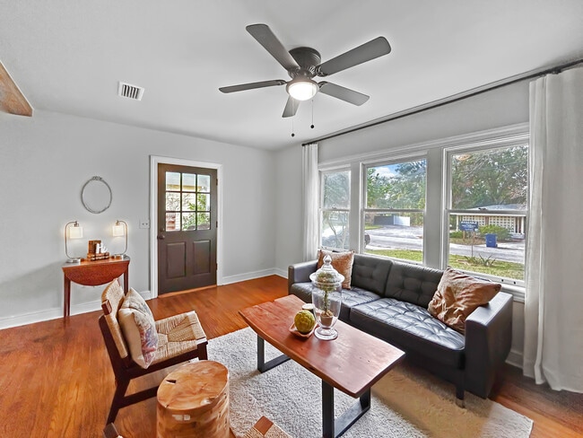 Foto del edificio - 3303 N Perry Ave