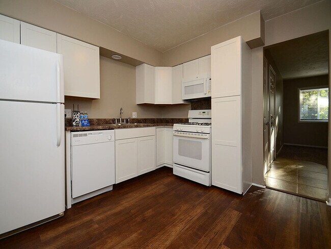 Foto del edificio - 3520 Webster St