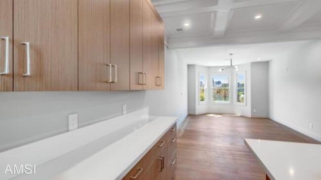 Building Photo - 4 br, 2.5 bath House - 1964 Larkin St