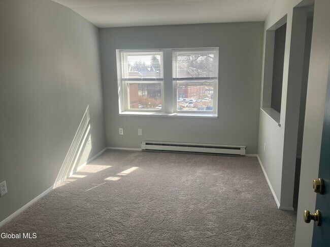 Building Photo - 82 Circular St