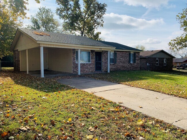 Building Photo - Nice Home for rent in Van Buren.
