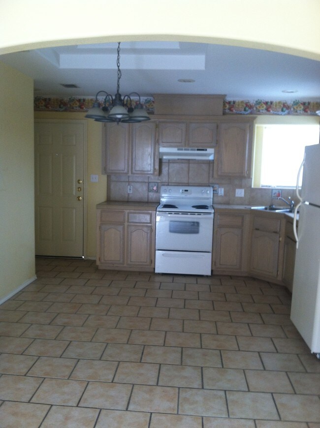 Kitchen - 2408 Moonlight Ln