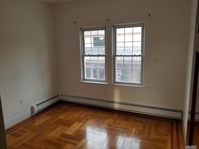 Foto del edificio - 143-12 Quince Ave