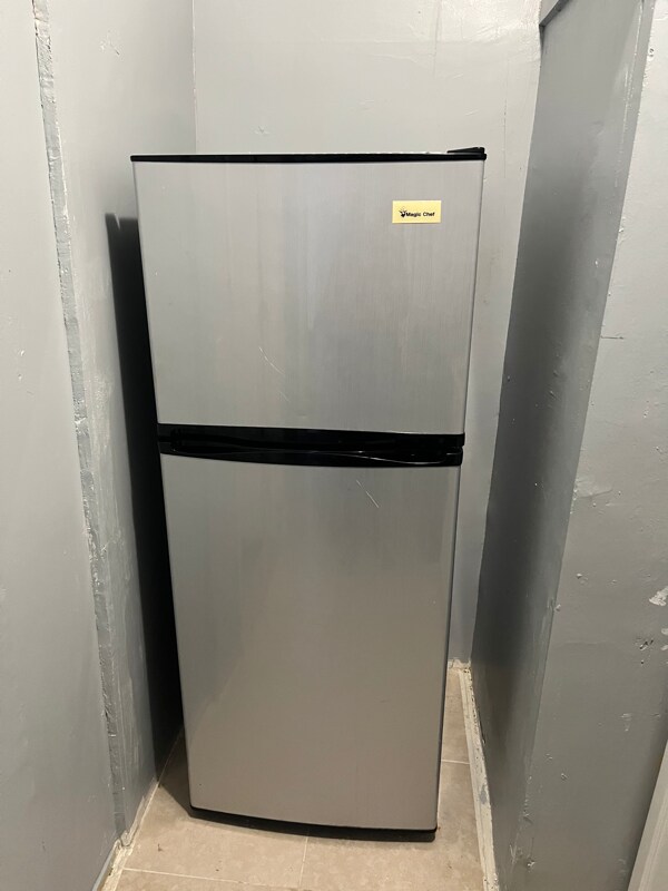 Building Photo - 1BR-1BA Private Efficiency w/ Pvt