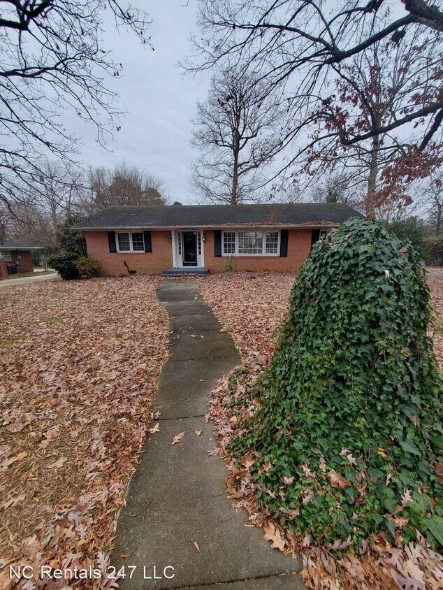 Primary Photo - 3 br, 2 bath House - 515 Oakwood Ln