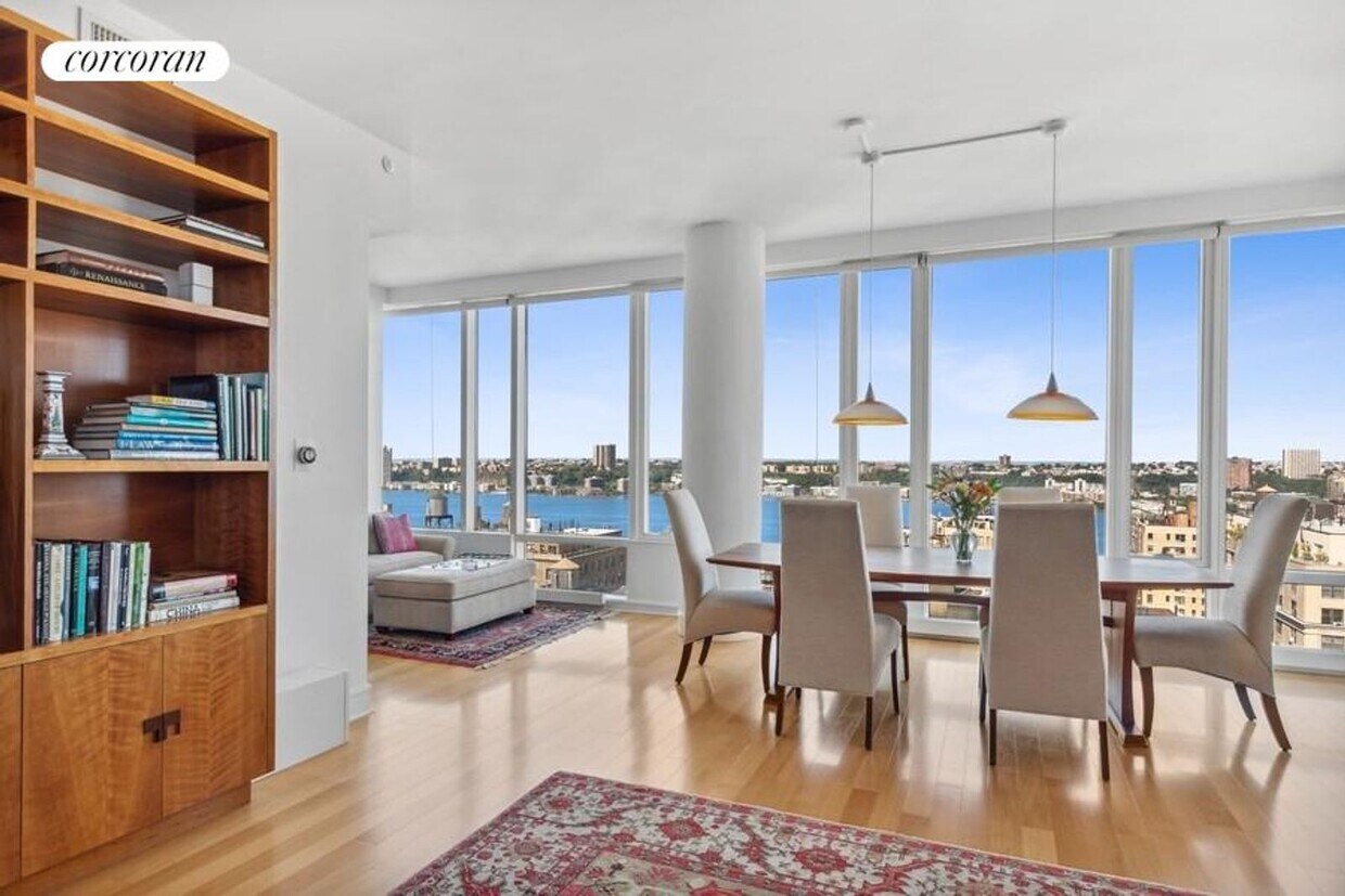 Foto principal - 245 W 99th St