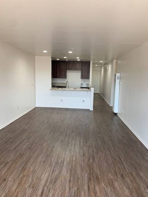 Building Photo - 268 W Santa Cruz St