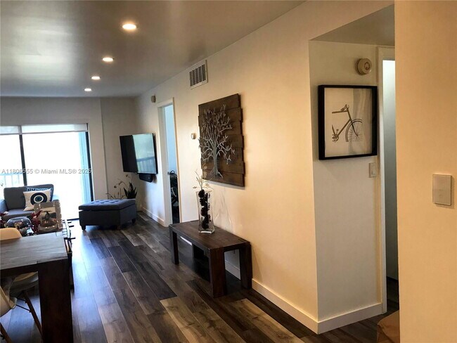 Foto del edificio - 5911 NE 14th Ln