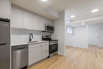 Building Photo - 11514-11587 87 St NW