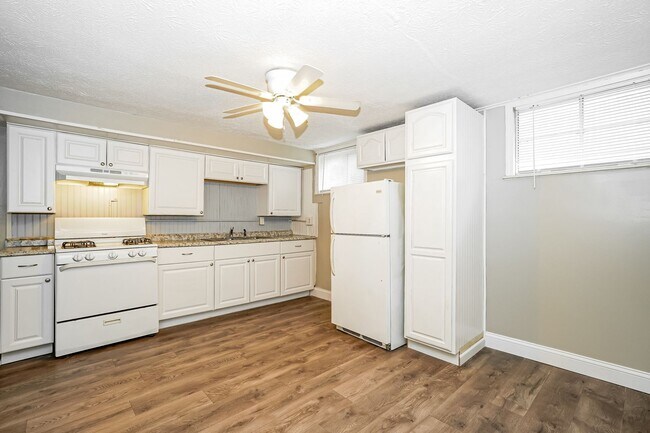 Building Photo - 2654-2656 Avalon Place