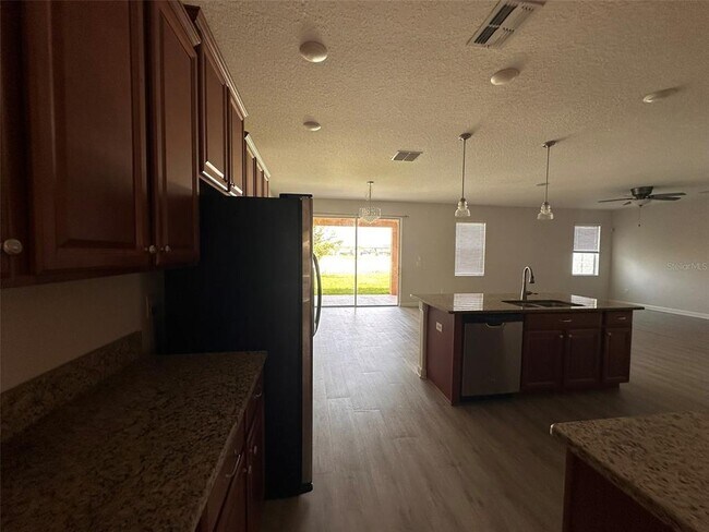 Foto del edificio - 19339 Paddock View Dr
