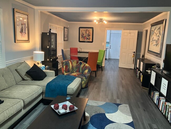 Foto del edificio - 317 Karlaney Ave