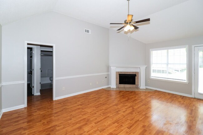 Foto del edificio - 7203 Amberly Way Dr