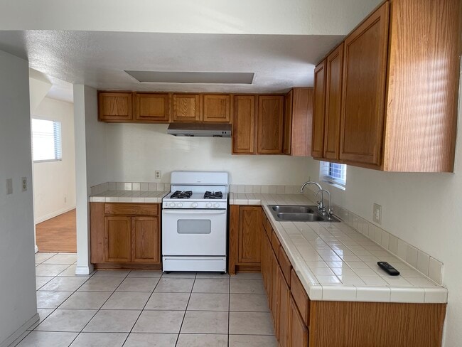 Building Photo - 132 W Glendon Way