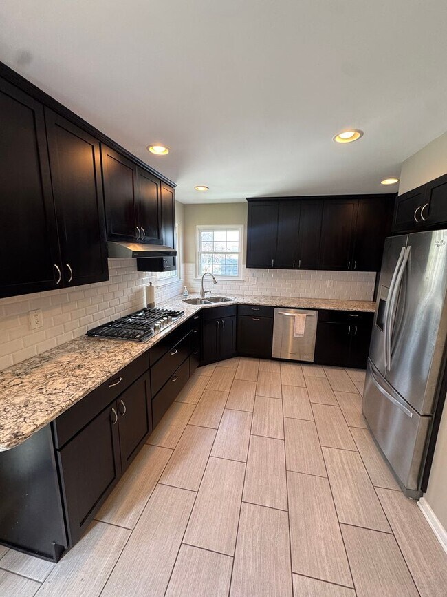 Foto del edificio - BEAUTIFUL Single Family Home in Abingdon! 4 Bedrooms | 2 Full Baths | 2 Half Baths | Approx. 2,66...