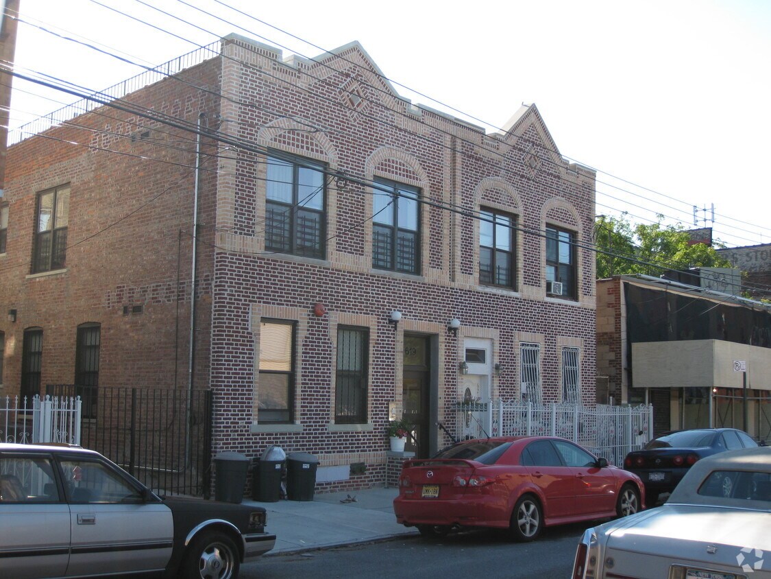 Foto del edificio - 619 Linwood St