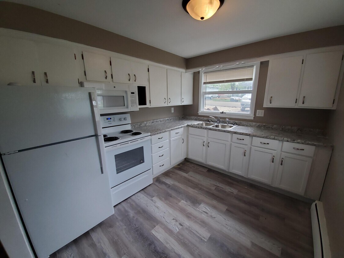Foto principal - 3523 21st Ave NW