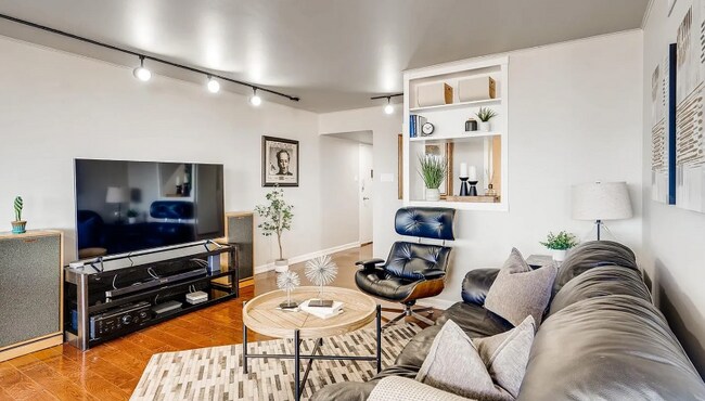 Foto del edificio - 790 N Washington St