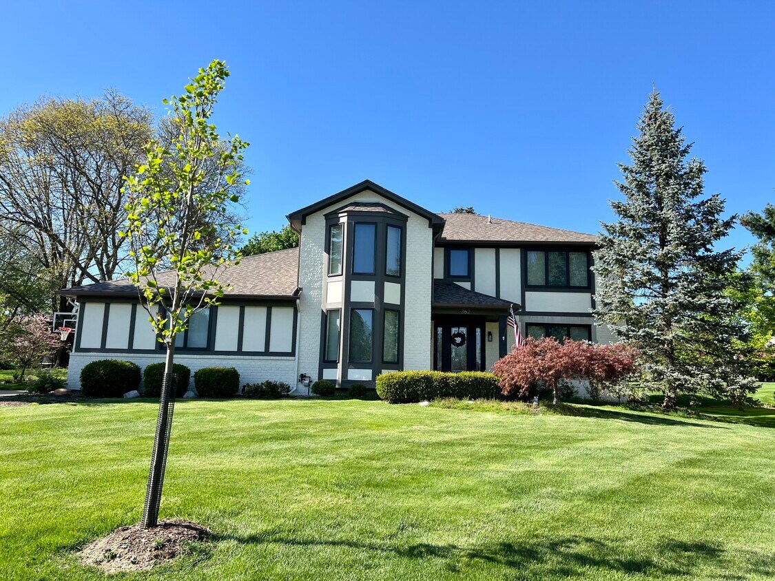 Primary Photo - 362 Lake Forest Rd