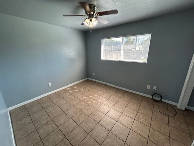 Foto del edificio - 419 W Walnut Ave