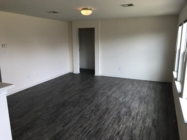 Building Photo - 112 Rinehardt st