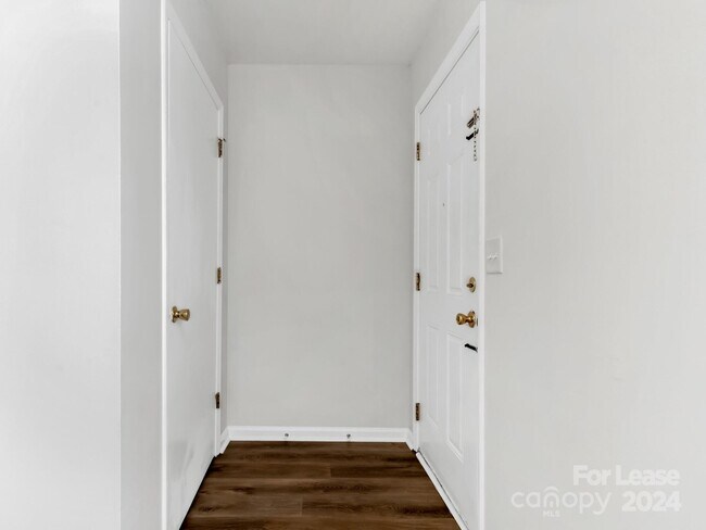 Foto del edificio - 2611 Holton Ave