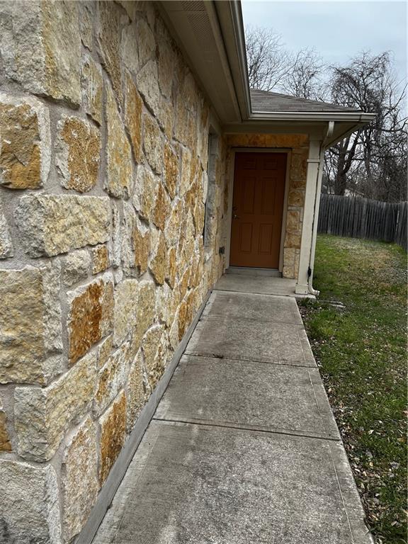 Building Photo - 910 Indian Meadow Dr