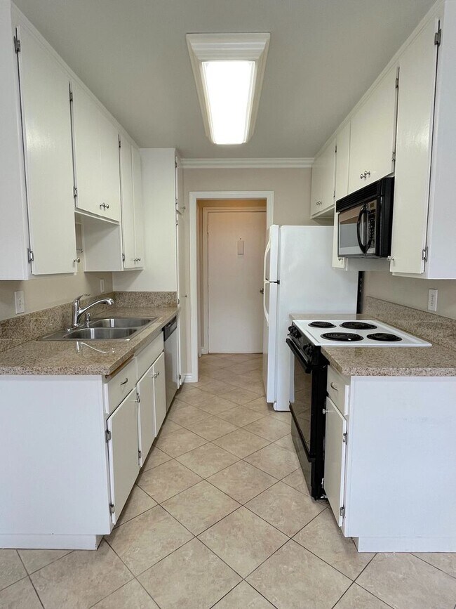 Foto del edificio - 12200 Montecito Rd