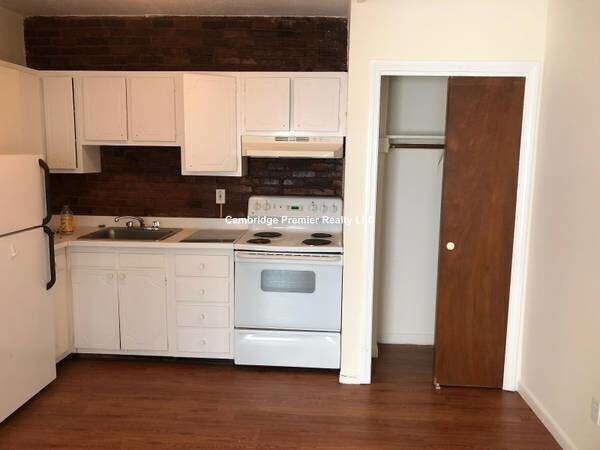 Primary Photo - 46 S Huntington Ave