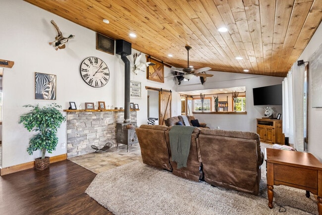 Foto del edificio - 7625 N Williamson Valley Rd