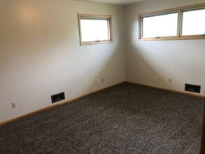 Building Photo - 1519 E Divide Ave