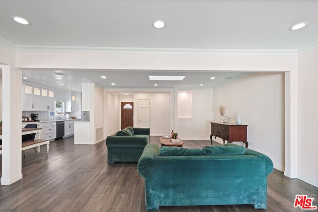 Foto del edificio - 4875 Bluebell Ave