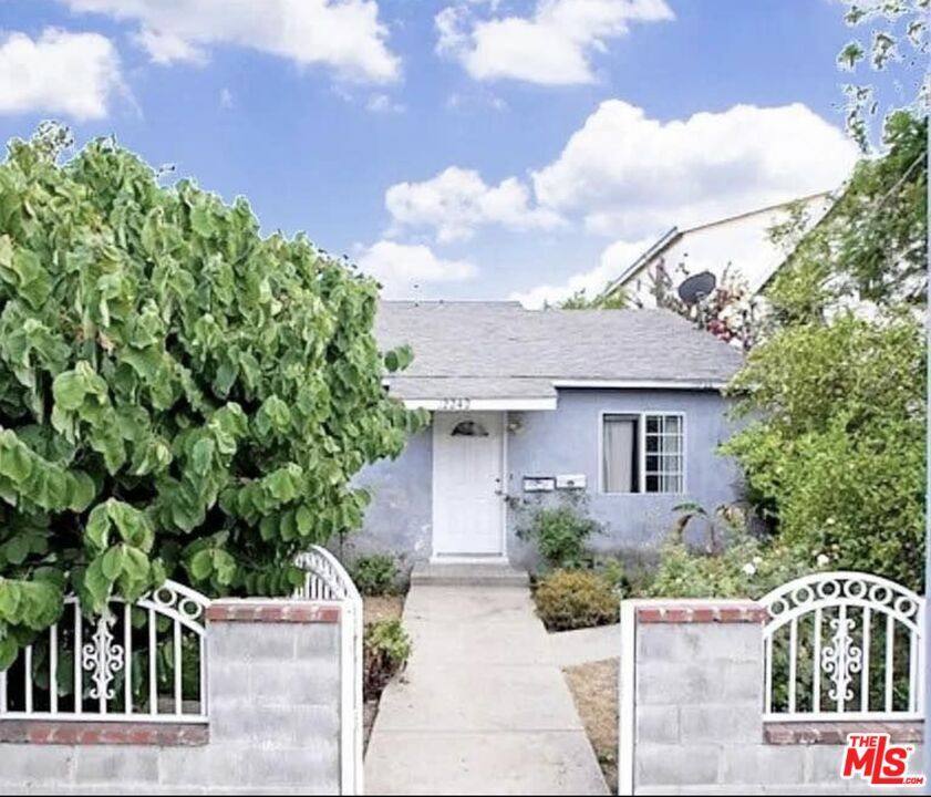 Foto principal - 12242 Vanowen St