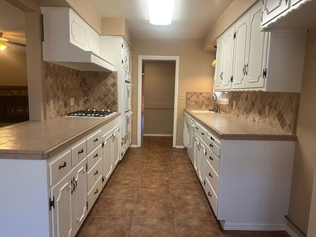 Building Photo - READY NOW! 3+2 with RV Parking!