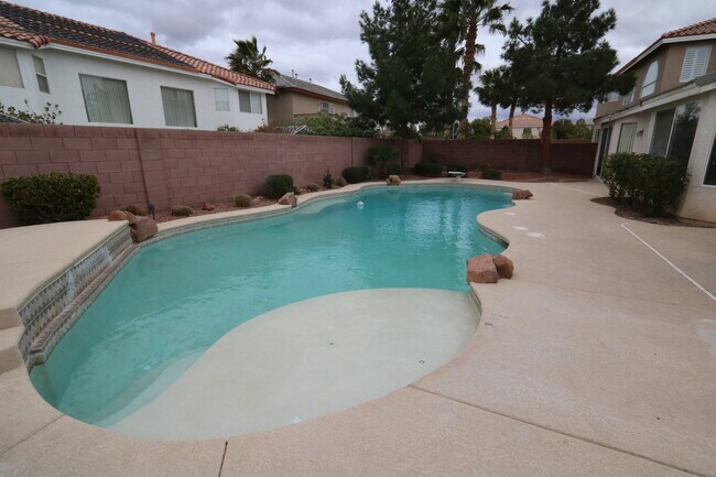 Foto del edificio - Gorgeous 1 Story Home in Gated Community