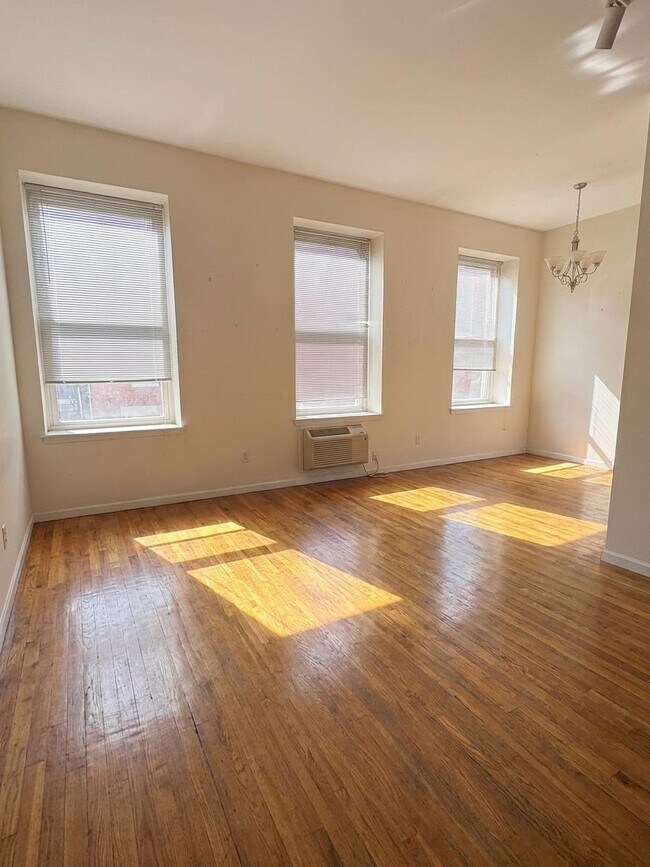 Foto del edificio - 222 Grand St