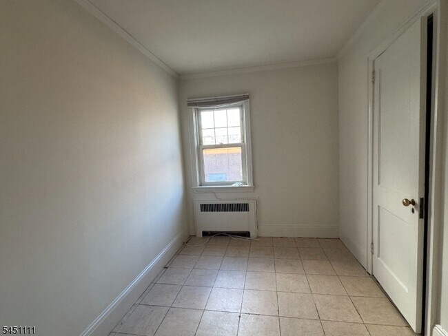 Building Photo - 28 Knopf St