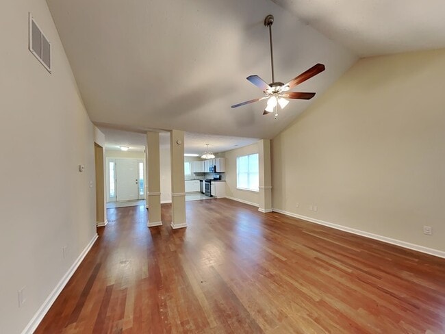 Foto del edificio - 761 Sugar Oak Ln