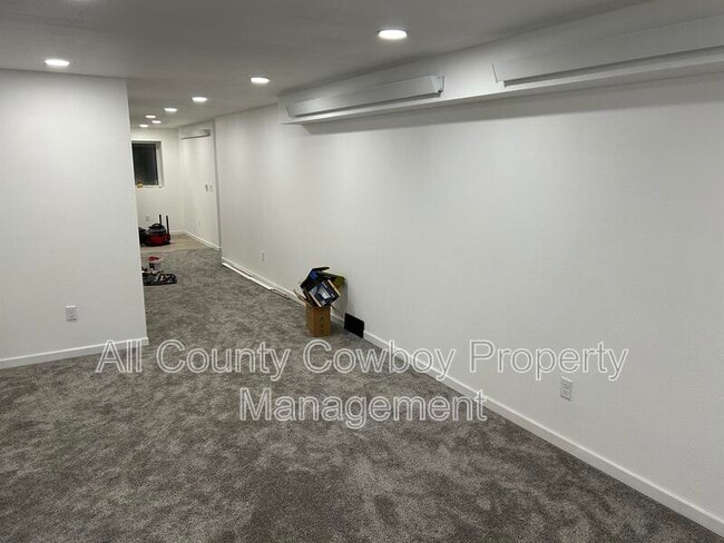 Building Photo - 1710 1/2 Walsh Court