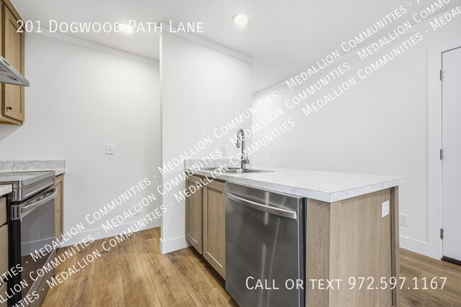 Foto del edificio - 201 Dogwood Path Ln