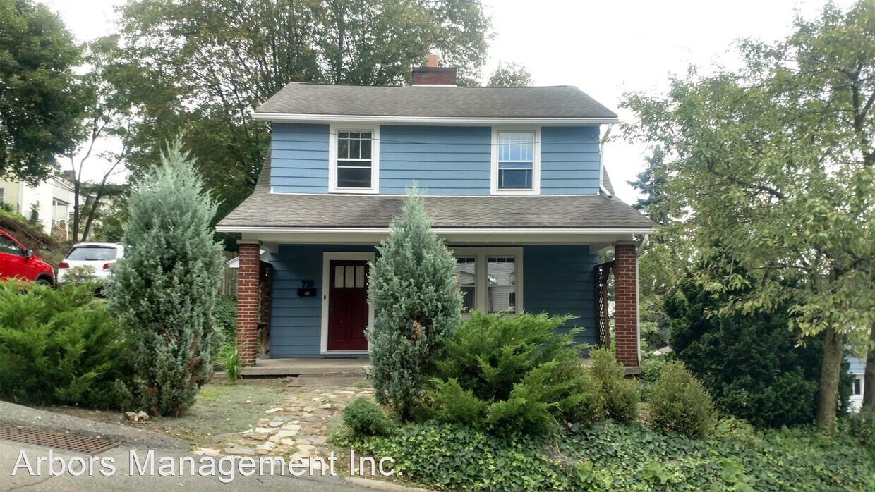 Primary Photo - 3 br, 1 bath House - 710 Straight Street
