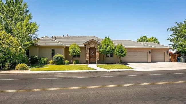 Foto del edificio - 897 Country Ln