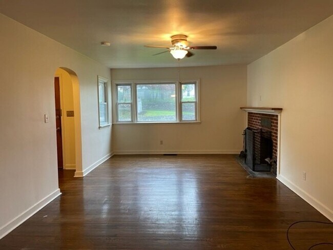 Foto del edificio - Cape Cod Single Family Home For Rent In Ce...