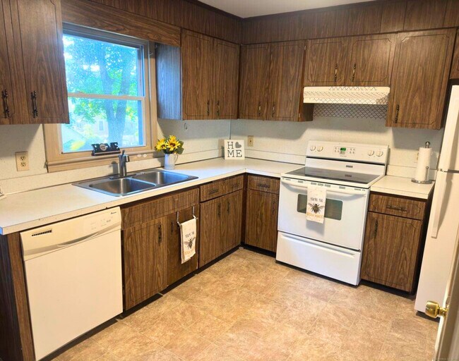 Building Photo - 537 Boswell Ave
