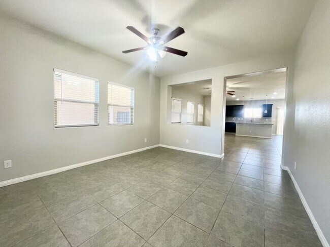 Foto del edificio - This stunning single-family house with 4 b...