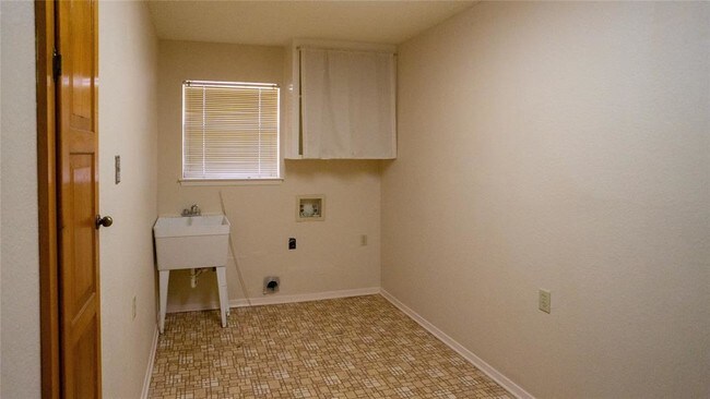 Building Photo - 507 Baylor Dr