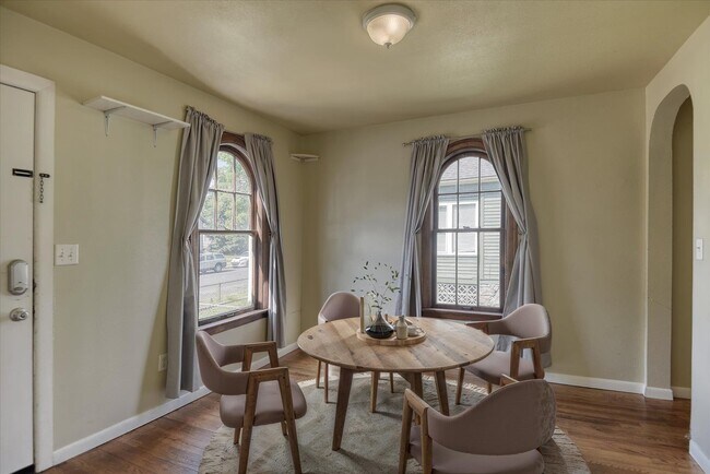 Foto del edificio - 1023 E Augusta Ave