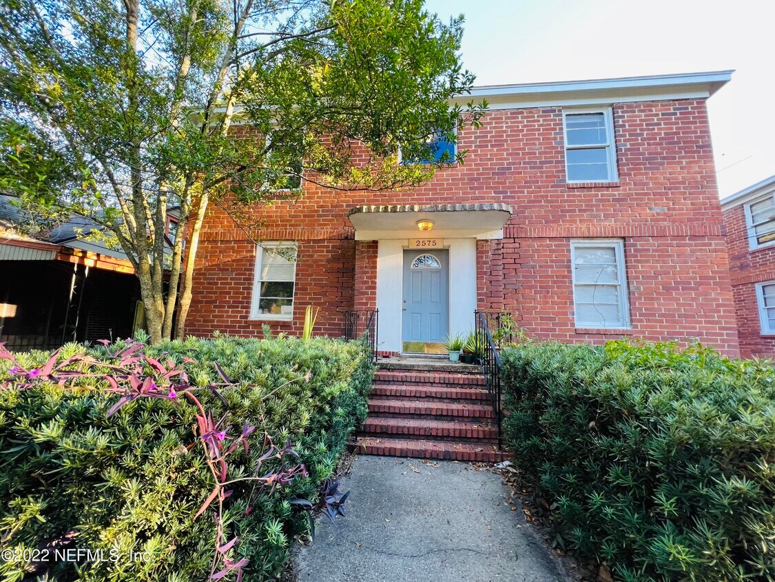 Primary Photo - 2575 Myra St