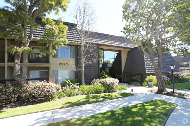 Building Photo - 2561 Madera Circle
