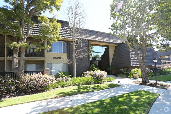 Foto del edificio - 2561 Madera Circle